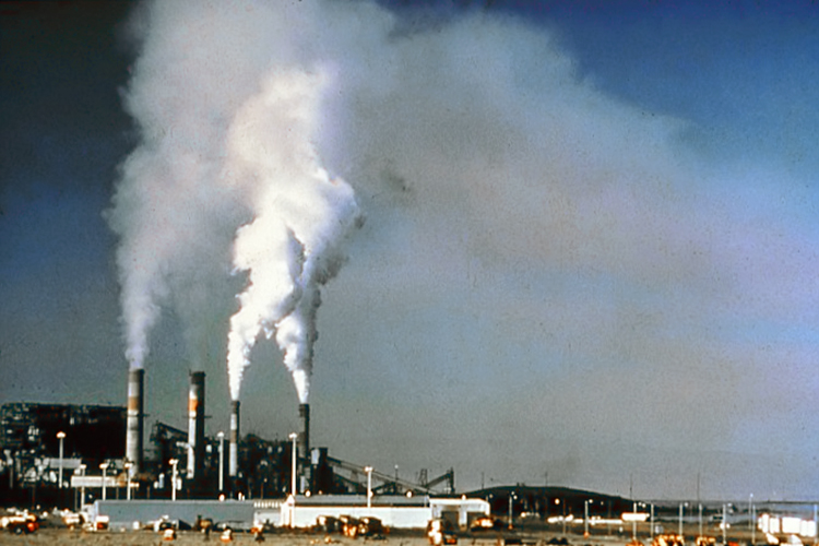 Air_pollution_by_industrial_chimneys
